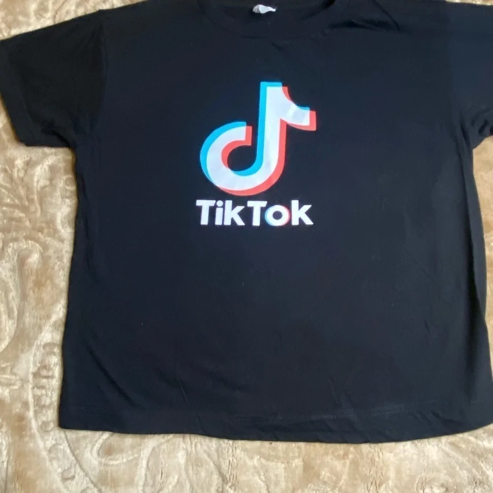TikTok Youth Medium T-Shirt Crop TSM 100% Cotton